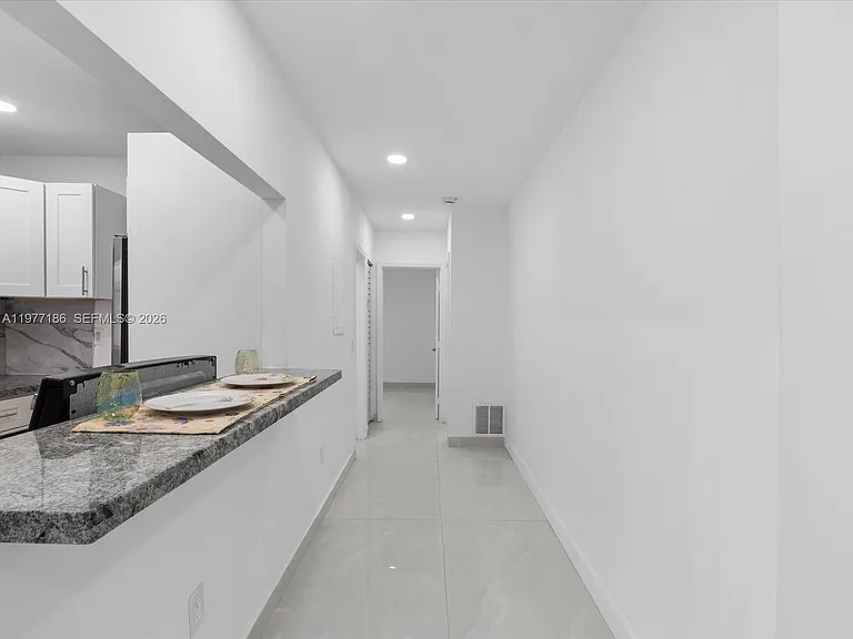 4331 SW 31st Dr — Photo 7