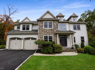 20 Berkshire Dr, Wayne, NJ 07470