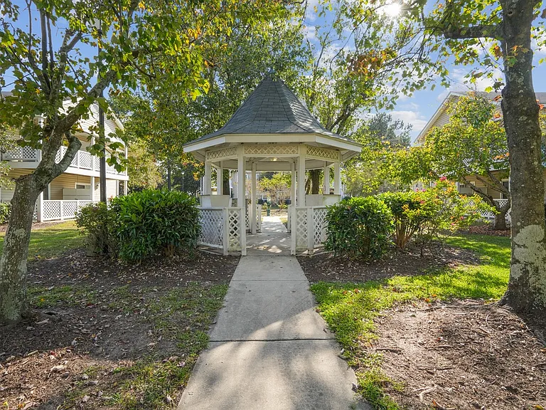 Cypress Pointe Apartment Homes — Photo 8