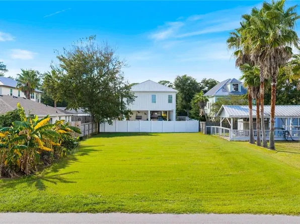 142 Wolfhead Ave, Orange Beach, AL 36561
