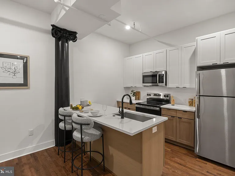 240 Hermitage St #102 — Photo 11