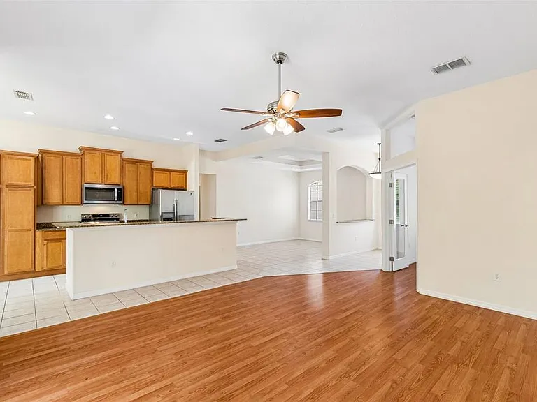 37 Greenpark Blvd — Photo 18