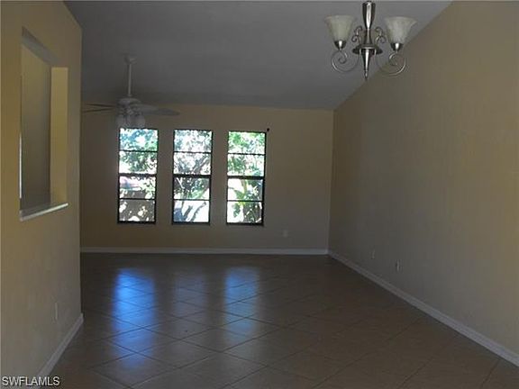 4th image of 426 SW 43rd St
