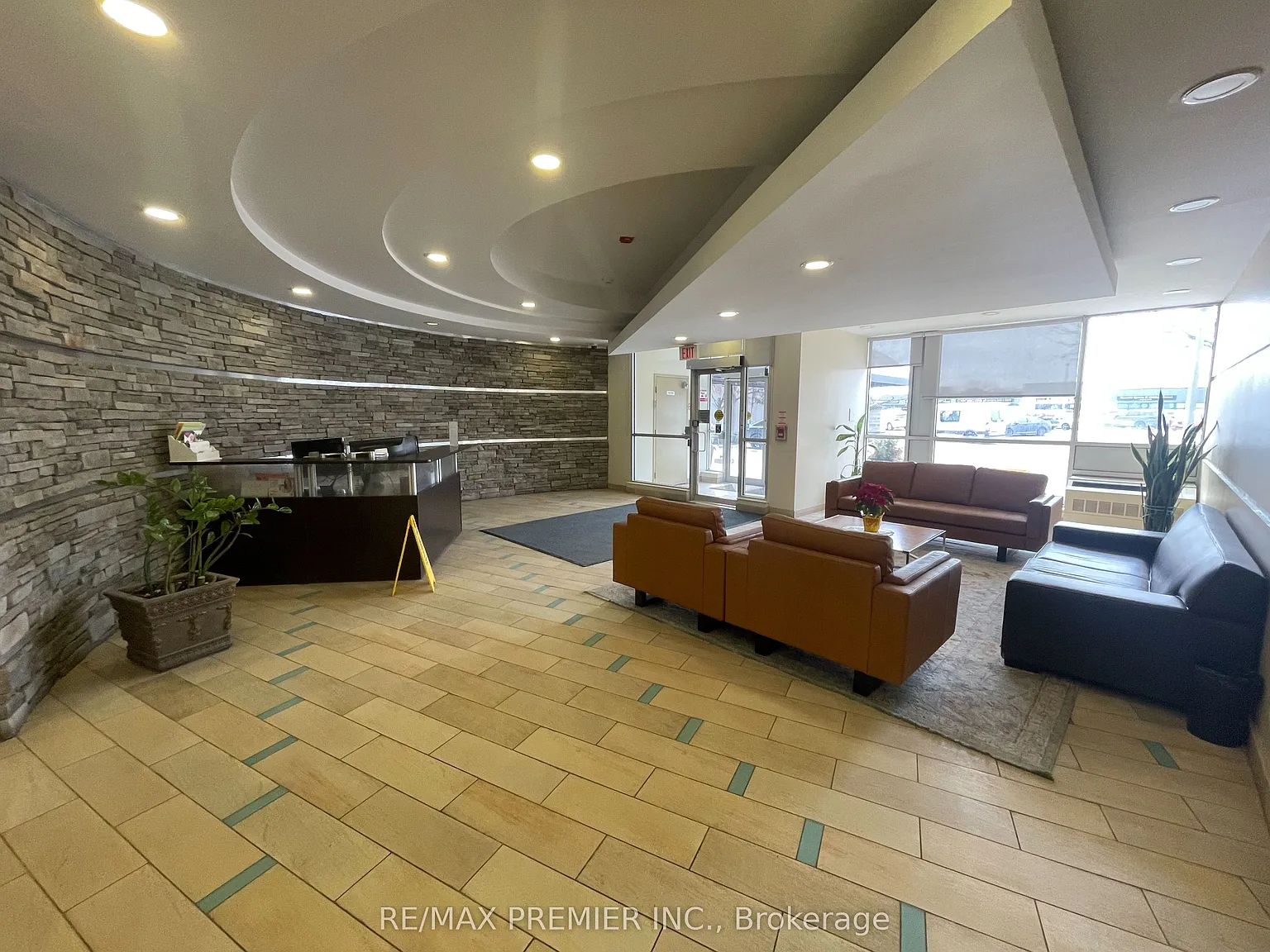 2 bed, $1,900 — Photo 4