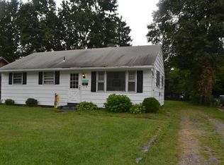 1718 Honeysuckle Ln, Stroudsburg, PA 18360