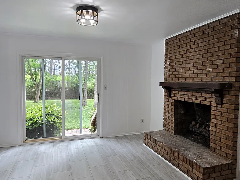 310 Cedarwood Ln — Photo 4