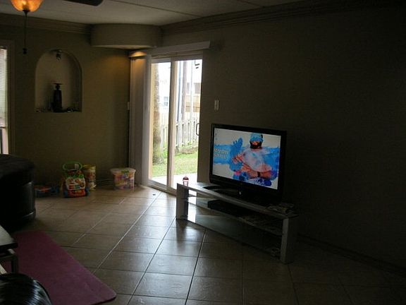 3rd image of 104 Parade Dr #9
