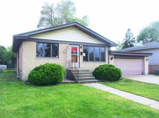 6441 Fireside Dr, Chicago Ridge, IL 60415