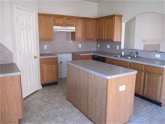 4th image of 15910 Breanna Ln