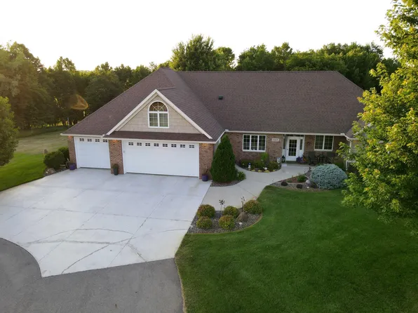 653 W River Dr, New London, MN 56273
