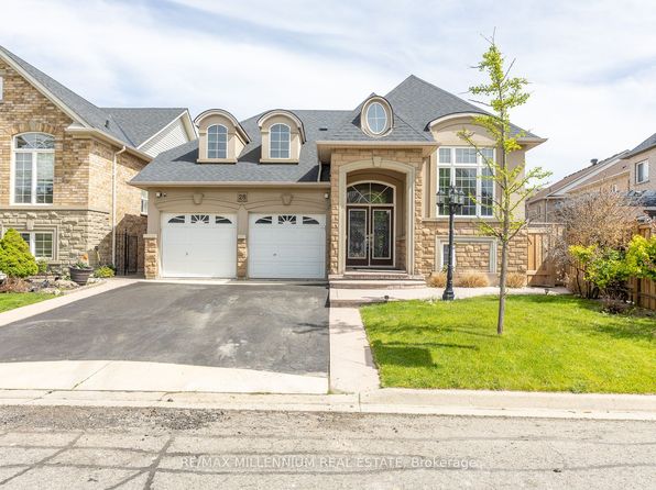 28 Donherb Cres, Brampton, ON L7C 1E4
