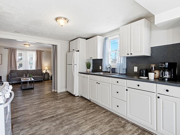 3rd image of 125 N End Blvd #2