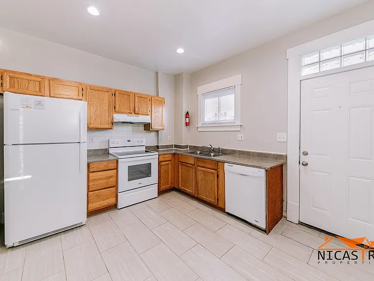 174 E 11th Ave — Photo 5