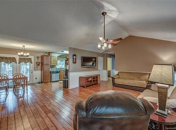 4th image of 2412 Pine Forest Dr