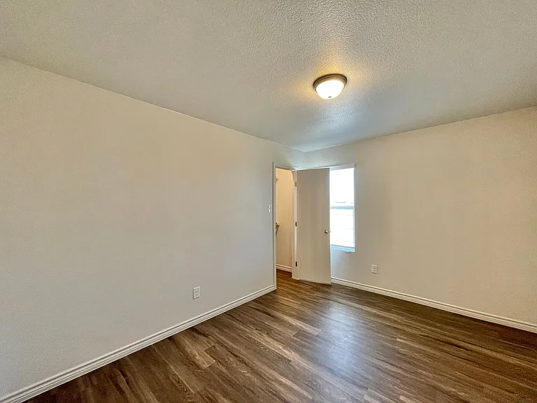1802 Montell St — Photo 15