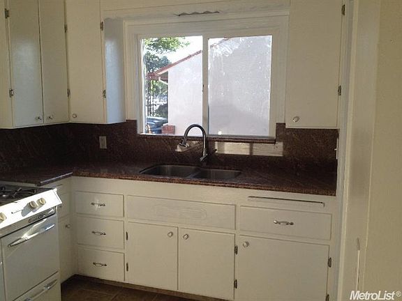 2nd image of 2430 E Park St