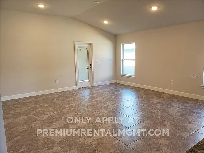3 bed, 2.0 bath, 1780 sqft, $2,200 — Photo 4