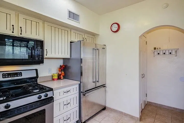 Prelease - 3 Bedroom House — Photo 3