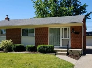 23320 Playview St, Saint Clair Shores, MI 48082