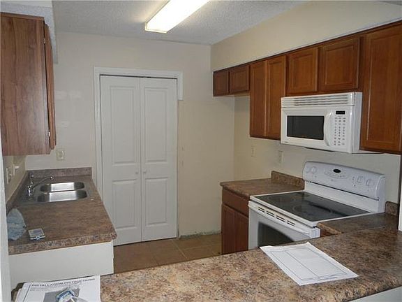 5th image of 2425 Oxford Pl