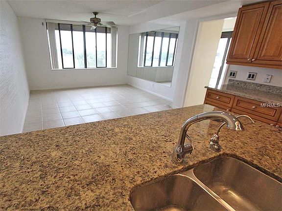 5th image of 736 Island Way APT 306