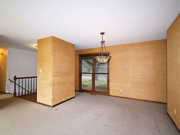 4th image of 61 Southgate Crse