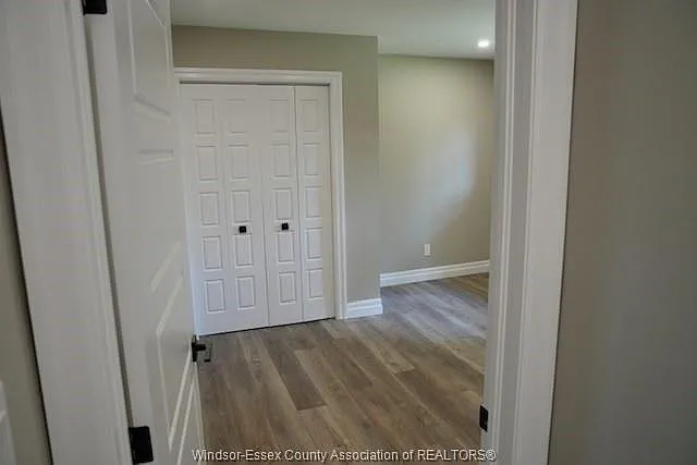 955 Roseland Dr S — Photo 16