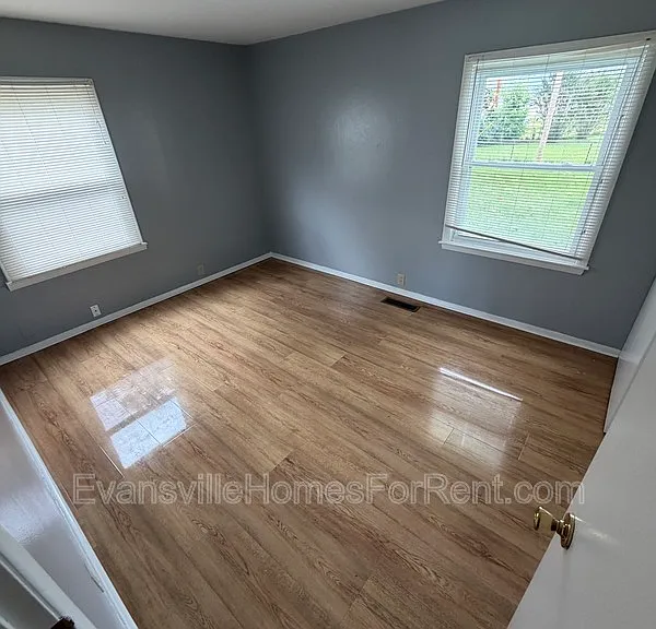719 Lexington Rd — Photo 9
