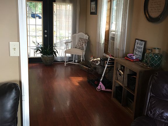 4th image of 115 Hubert St