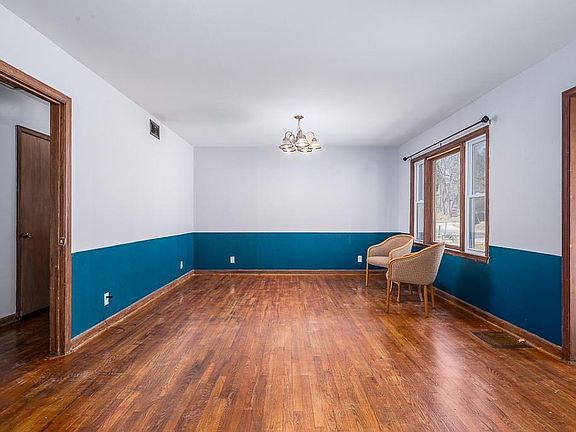 5th image of 219 Sheidley Ave