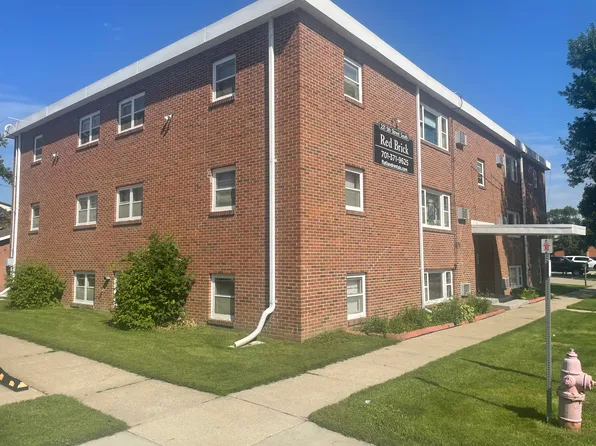 221 5th St S APT 12, Moorhead, MN 56560