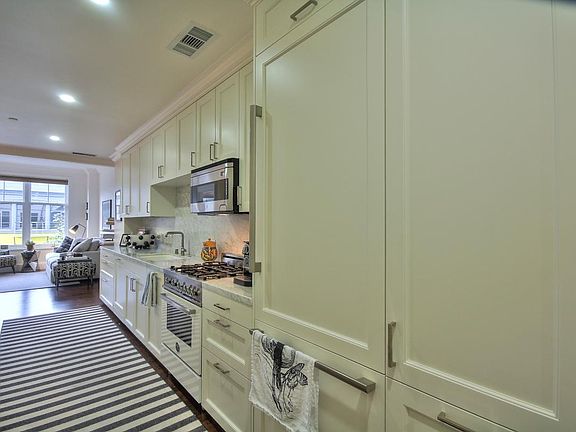 5th image of 1645 Pacific Ave APT 2F