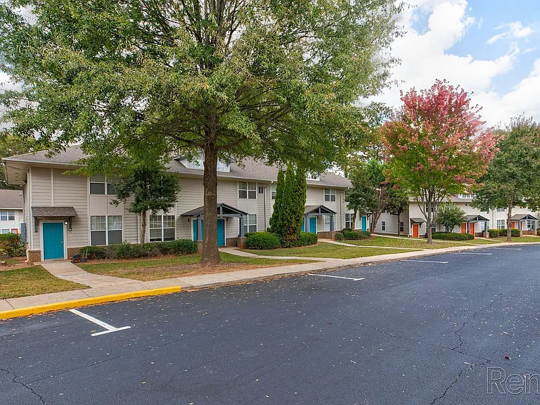 Towne at Lakewood Heights — Photo 11