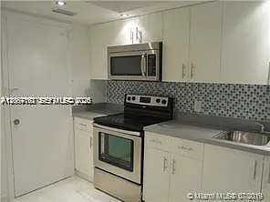 16701 NE 14th Ave #203 — Photo 2
