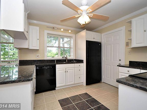 3rd image of 1519 Woodcliff Ave
