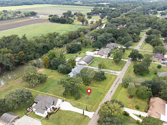 2nd image of 412 Interlaken Dr