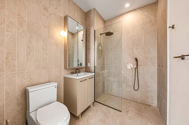 Bathroom, photo 1