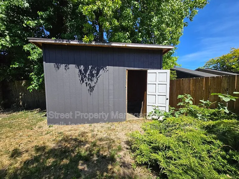 2711 Newton St — Photo 30