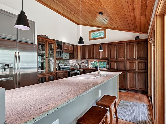 5th image of 361 Bear Knob Ln