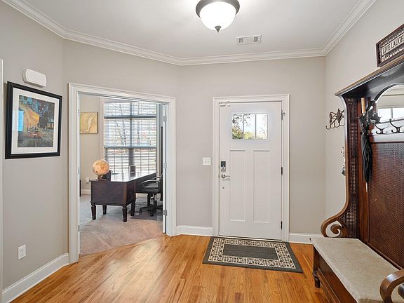 3rd image of 106 Pebble Creek Dr