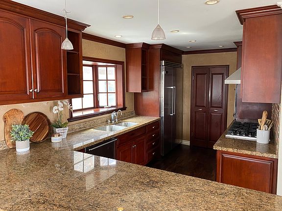Kitchen with Professional Viking Appliances