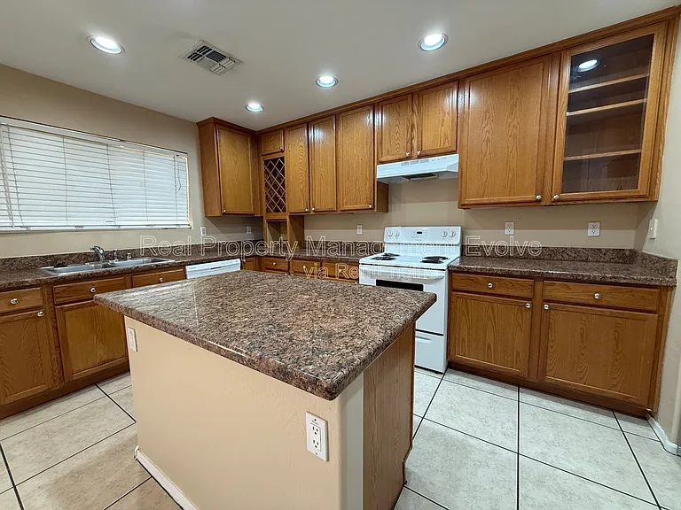 8145 W Palo Verde Ave — Photo 11