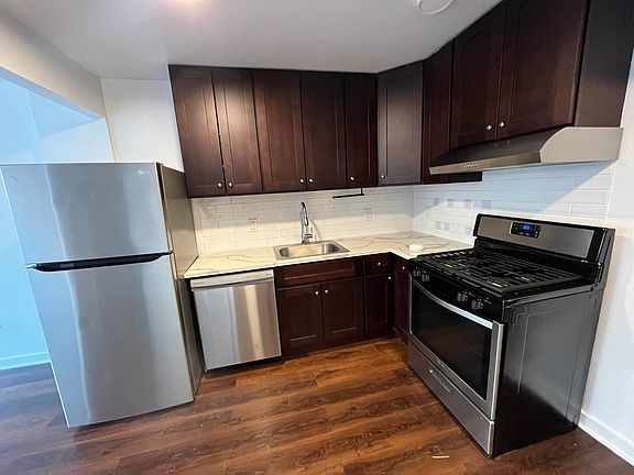 3rd image of 874 Willoughby Ave #204