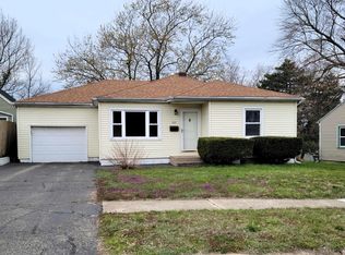 1517 Summer St, Pekin, IL 61554