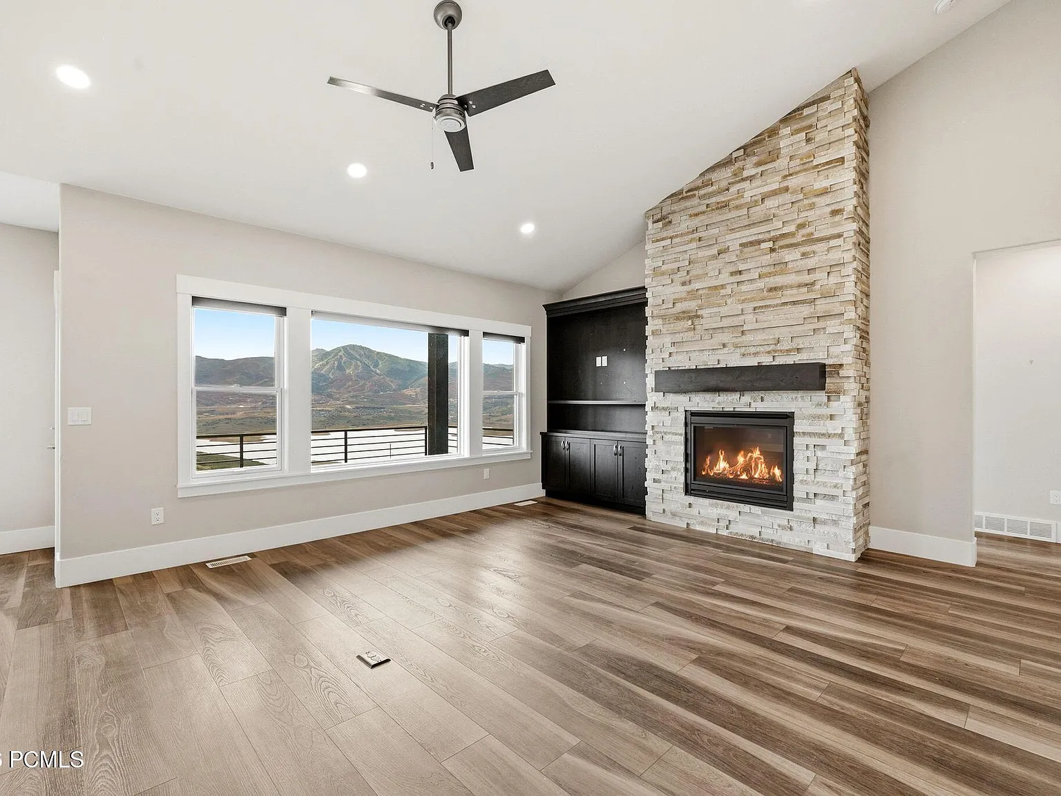 4 bed, 3.5 bath, 3500 sqft, $7,000 — Photo 4