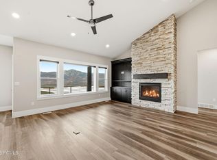 11091 N Shoreline Dr, Hideout, UT 84036