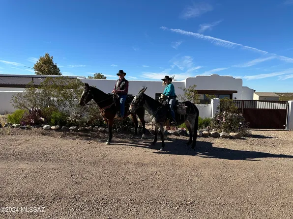 1422 E Serena Dr, Tombstone, AZ 85638