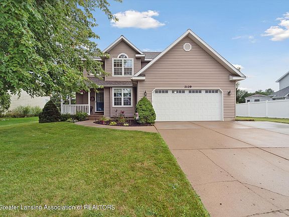 3rd image of 2129 Moorwood Dr