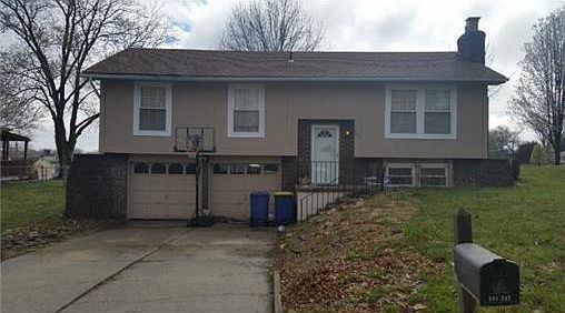 2nd image of 605 Zay Dr