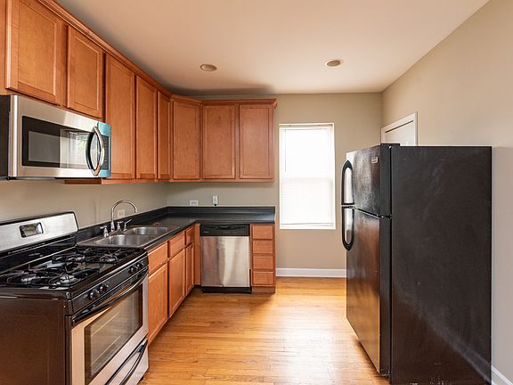 2nd image of 1507 W Albion Ave APT 3